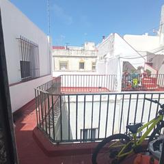 Piso en La Caleta - La Viña. Piso con terraza cerca del mercado de cádiz