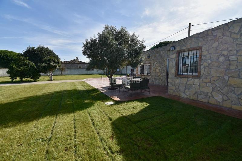 Foto a874ddfd-381b-47a9-ab9a-dd3f0d8f2875. Affitto chalet con parcheggio in Las Lagunas - Campano Chiclana de la Frontera