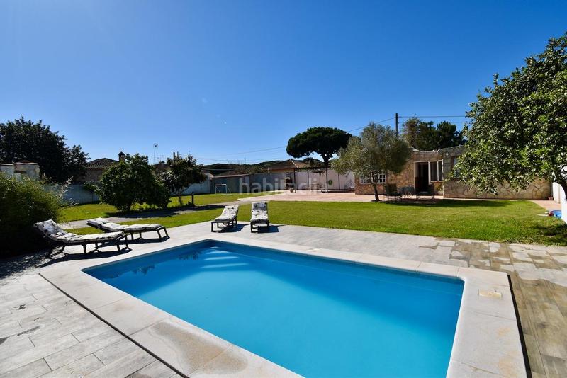 Foto f432543d-8b97-4549-9d3e-a33eabee0926. Rent chalet with parking in Las Lagunas - Campano Chiclana de la Frontera