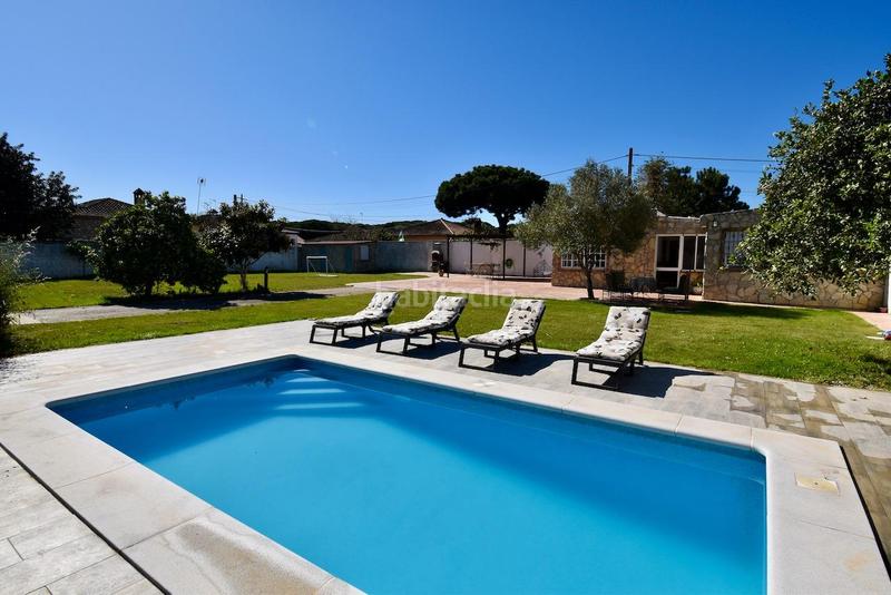 Foto f868cee6-f371-4b92-8b9e-7c31bb82ab64. Rent chalet with parking in Las Lagunas - Campano Chiclana de la Frontera