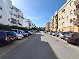 Pis a La Banda - Campo de Fútbol. Piso de vpo con garaje y trastero en huerta rosario.