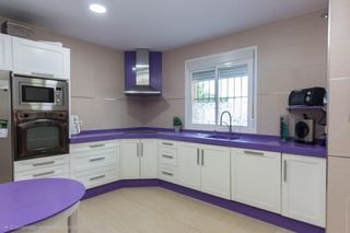 Maison jumelée à Camposoto - Gallineras. Vivienda de tres plantas, luminosa y muy funcional en buena zona