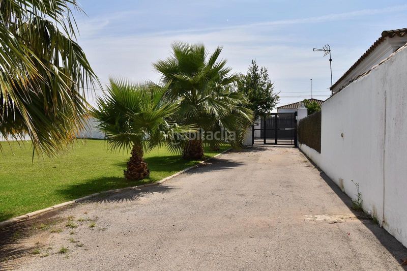 Foto 12a78b88-d47f-4e1d-ba8f-5a5ec4aa8047. Location chalet avec parking dans Las Lagunas - Campano Chiclana de la Frontera