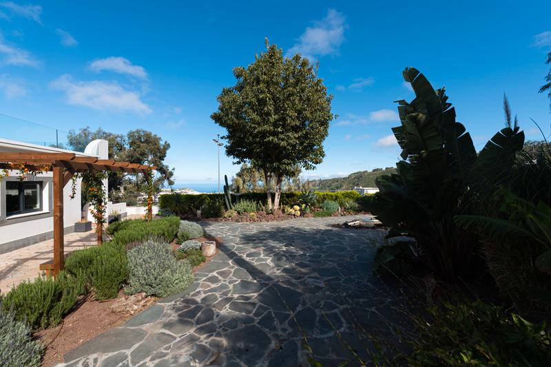 Foto 39516f9a-d650-4755-b60f-8cea1043d9ca. Chalet  en Los Portales - Visvique Arucas
