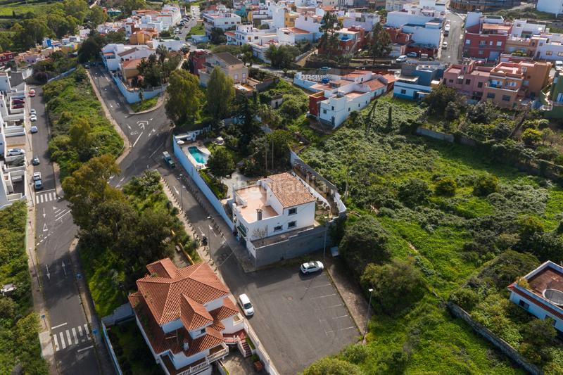 Foto 82d464c2-933f-41be-9842-278f62de023c. Chalet  en Los Portales - Visvique Arucas