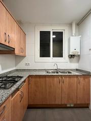 Rent Flat in Baix Guinardó. Pis lloguer de temporada per a 3 estudiants