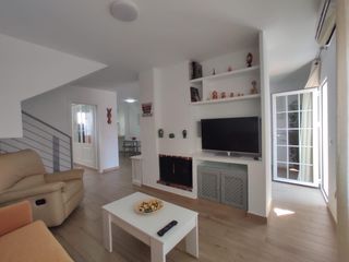 Rent Semi detached house in La Motilla - Fuente del Rey. Casa adosada en la motilla en alquiler temporal