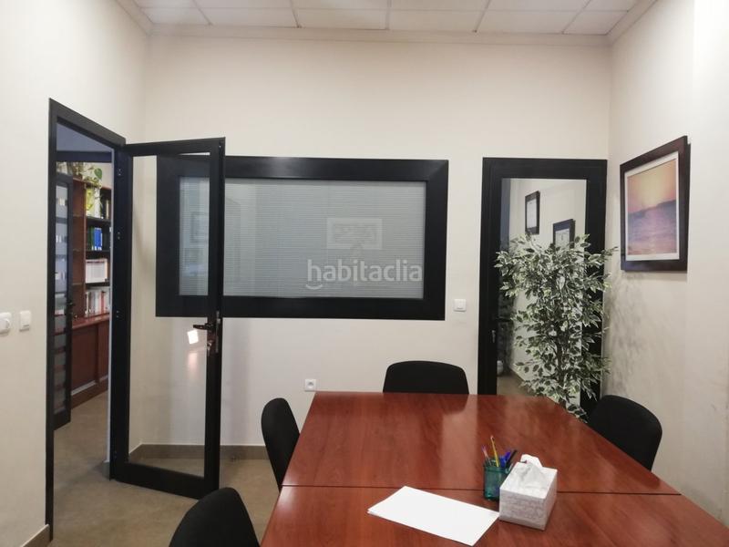 Foto b5ff2907-a67c-4bb4-8d3f-508ab03a0076. Local comercial  céntrico, completamente acabado y en funcionamiento en Dos Hermanas