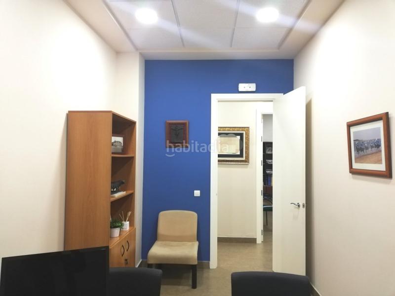 Foto fae7bf1b-ec90-452d-9ce9-e29b44b3893b. Local comercial  céntrico, completamente acabado y en funcionamiento en Dos Hermanas