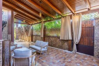 Casa aparellada a Avenida del ingeniero josé luis prats 46. La esquina perfecta. chalet pareado con jardín en entorno privil