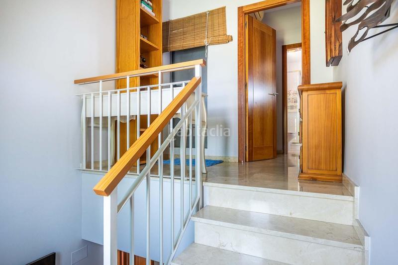 Foto 333df101-b51b-488e-8464-673aef4740f5. Casa aparellada a avenida del ingeniero josé luis prats 46 a Dos Hermanas