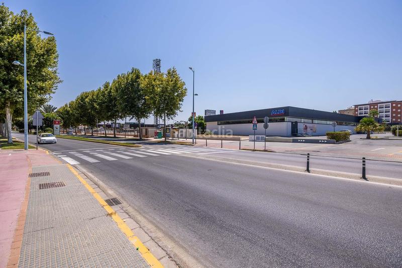 Foto c2885faf-35c0-4f7e-afe6-c3e30e7ba6d7. Casa aparellada a avenida del ingeniero josé luis prats 46 a Dos Hermanas