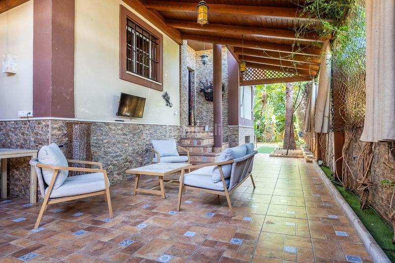 Foto f3a3d0f9-1239-4dd4-9f47-dd8cd9ef34d9. Casa aparellada a avenida del ingeniero josé luis prats 46 a Dos Hermanas