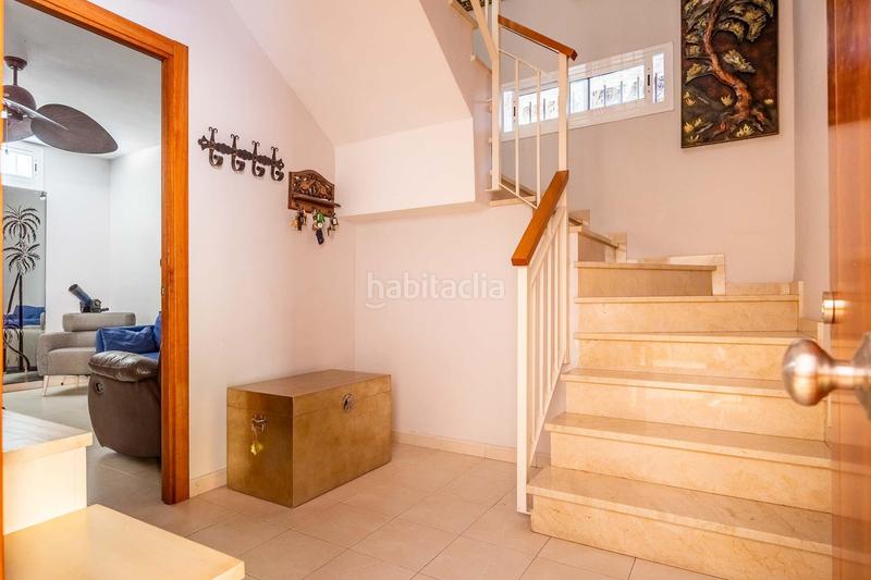 Foto fa51a1af-89b9-4fcd-be67-f453d815dca6. Casa aparellada a avenida del ingeniero josé luis prats 46 a Dos Hermanas