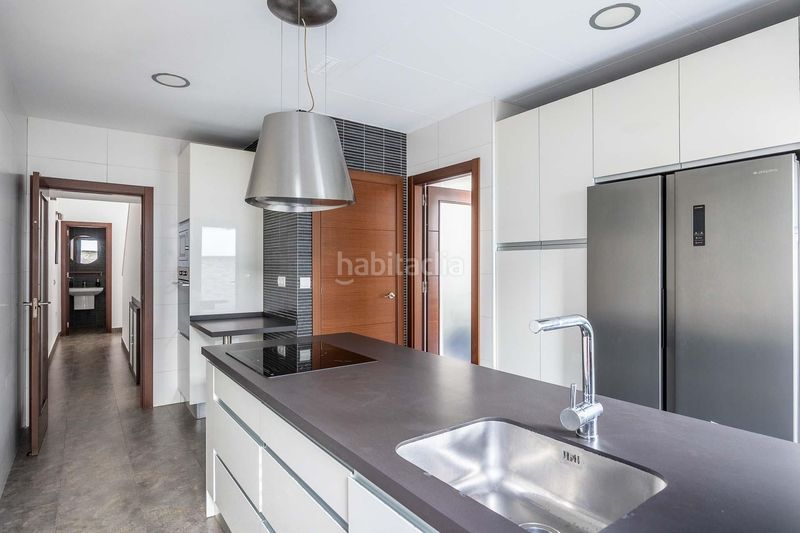 Foto ea7958ba-9f92-4a83-a9d8-0a089e154c65. Casa adossada amb calefacció aparcament piscina a Dos Hermanas