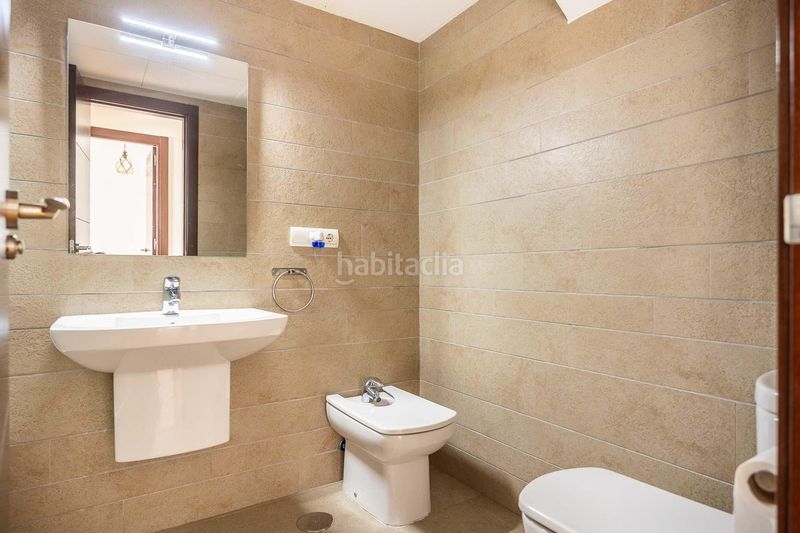 Foto f7f7462c-47b4-4a16-8f96-0c6833091f35. Casa adossada amb calefacció aparcament piscina a Dos Hermanas