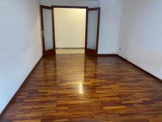 Apartament a Rúa de urzáiz 111. Llorones excelente apartamento grande