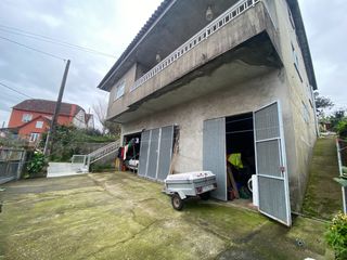 Casa a Redondela. "casa amplia con finca de 2.000m² en cesantes, a 10 min de la pl