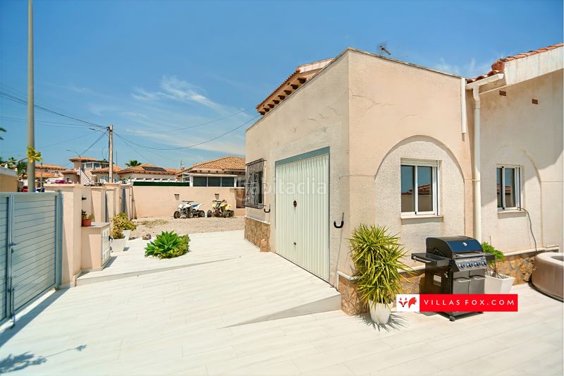 Foto b244ff15-4e2b-4c14-a539-d83f602a4b48. Casa amb aparcament a San Miguel de Salinas