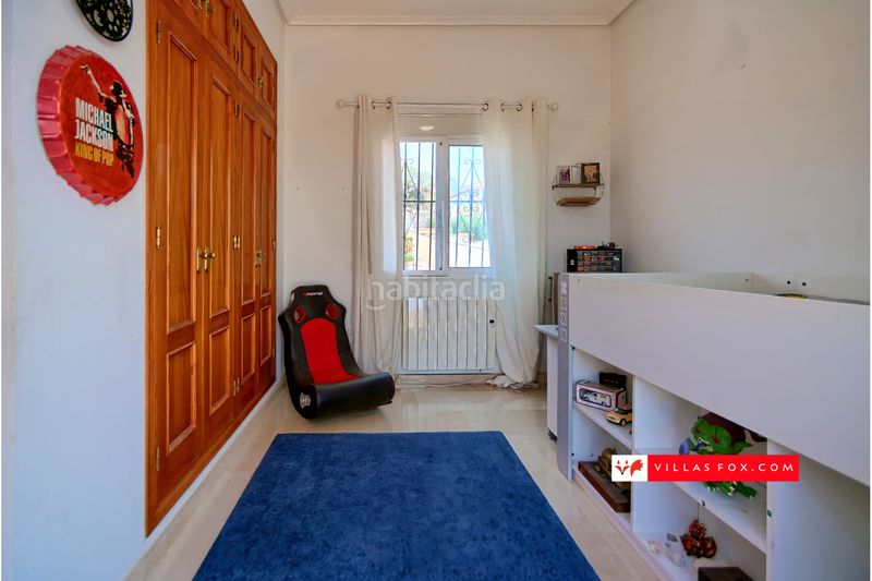 Foto d7489324-3cf7-4b92-9b62-369e4d8252c4. Casa amb aparcament a San Miguel de Salinas
