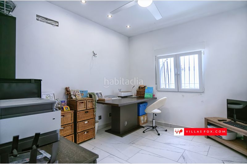 Foto f1cbe97d-5cc3-40ae-8d48-248636af25cc. Casa amb aparcament a San Miguel de Salinas