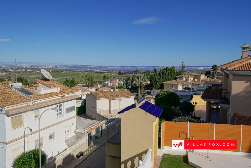 Foto b00d0c53-f43f-4c11-ad52-6dd1d1b0c147. Casa amb aparcament a San Miguel de Salinas