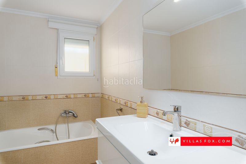 Foto fbba6635-f6ca-45e8-b4ce-baa9b42497e0. Casa amb aparcament a San Miguel de Salinas