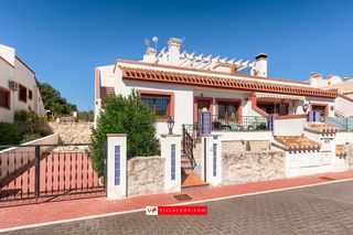 Casa adossada a San Miguel de Salinas