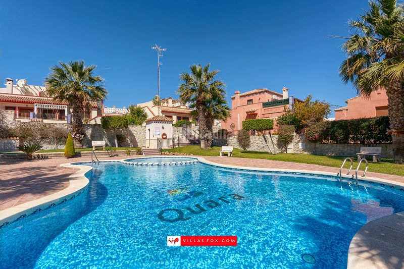 Foto c3153625-532e-4744-b9ac-eeb775ab2dea. Casa adossada a San Miguel de Salinas