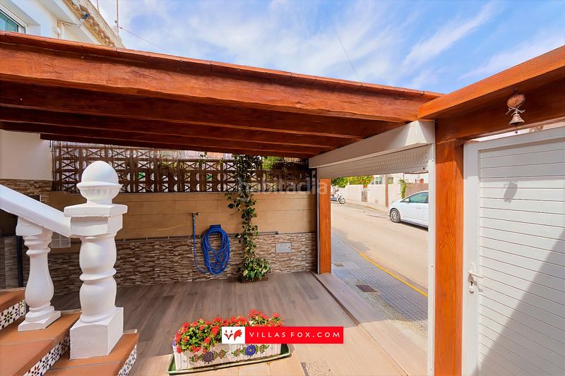 Foto 61d273fb-a936-4271-943b-371f2d12cb59. Casa adossada amb aparcament a San Miguel de Salinas