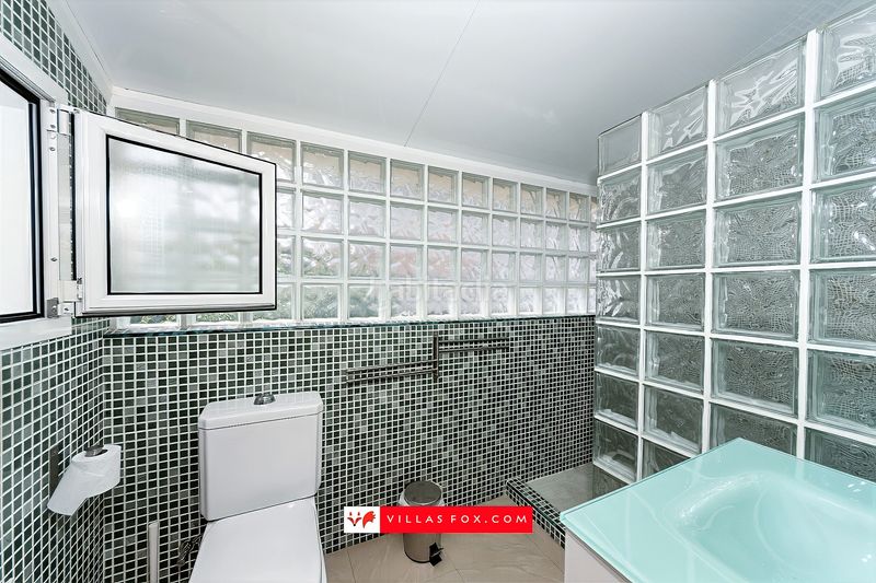 Foto aa828924-f873-43d5-9611-7fa673e5c230. Casa adossada amb aparcament a San Miguel de Salinas