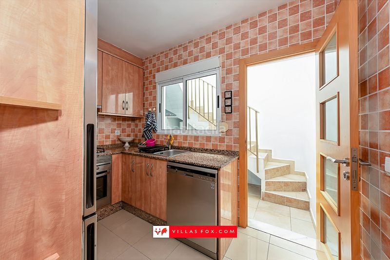 Foto bccb836a-b29d-4863-9448-f7ef285fb798. Casa adossada amb aparcament a San Miguel de Salinas