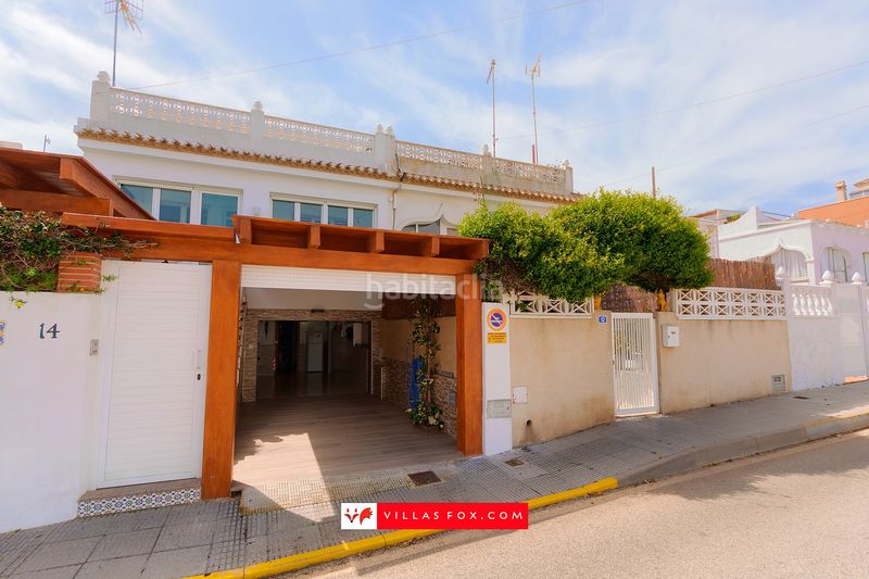 Foto ec0ca155-8fde-4eee-9f0c-57f4b83d6b7f. Casa adossada amb aparcament a San Miguel de Salinas