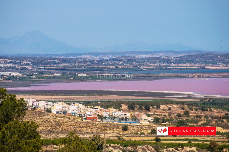 Foto bfcf55e2-dff3-4c5c-8b72-475c050df86a. Casa amb aparcament a San Miguel de Salinas