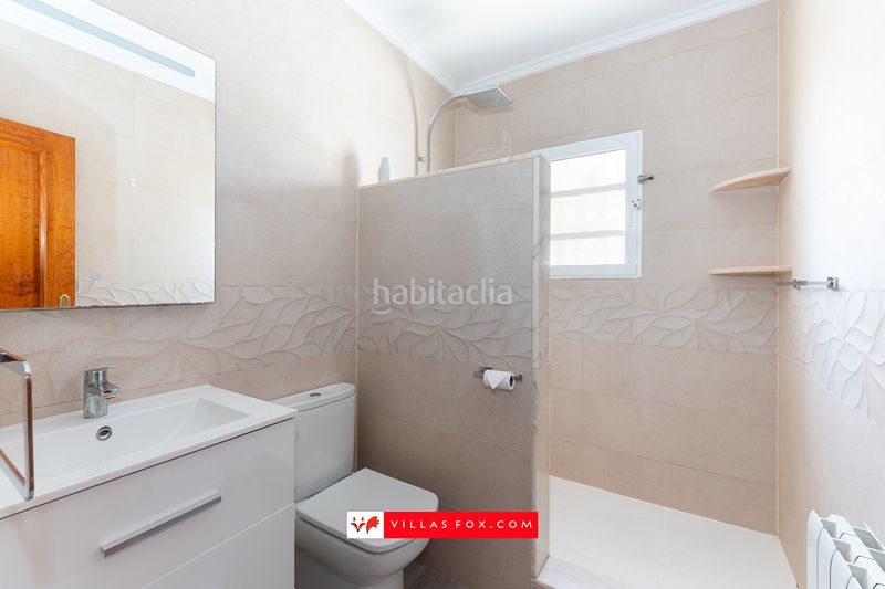 Foto 7d0fb78d-bda7-4c16-a2d1-b2bf5adfce21. Casa amb aparcament a San Miguel de Salinas
