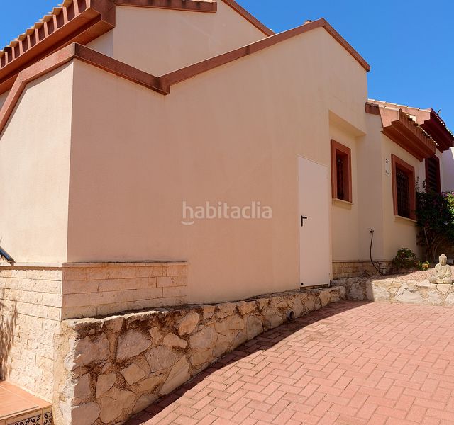 Foto c34345aa-6908-4ed9-8da2-7bec13bd06cd. Casa adossada a San Miguel de Salinas