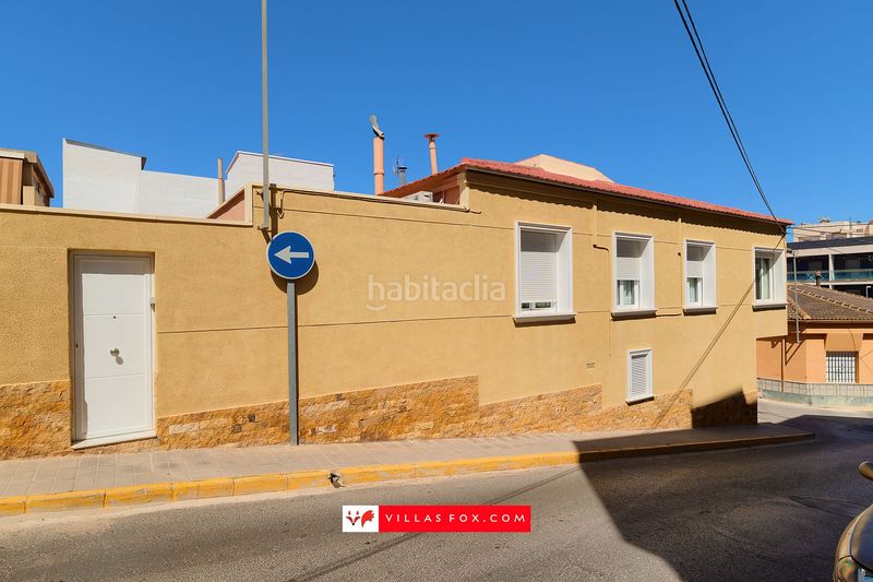 Foto 752d1f24-298e-45cd-bc52-9b1e95e2e3e1. Casa adossada amb aparcament a San Miguel de Salinas