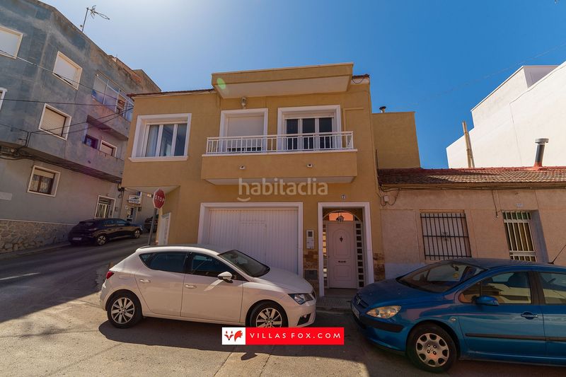 Foto 78a552fa-9d00-41a7-a0e5-0ac2688c8367. Casa adossada amb aparcament a San Miguel de Salinas