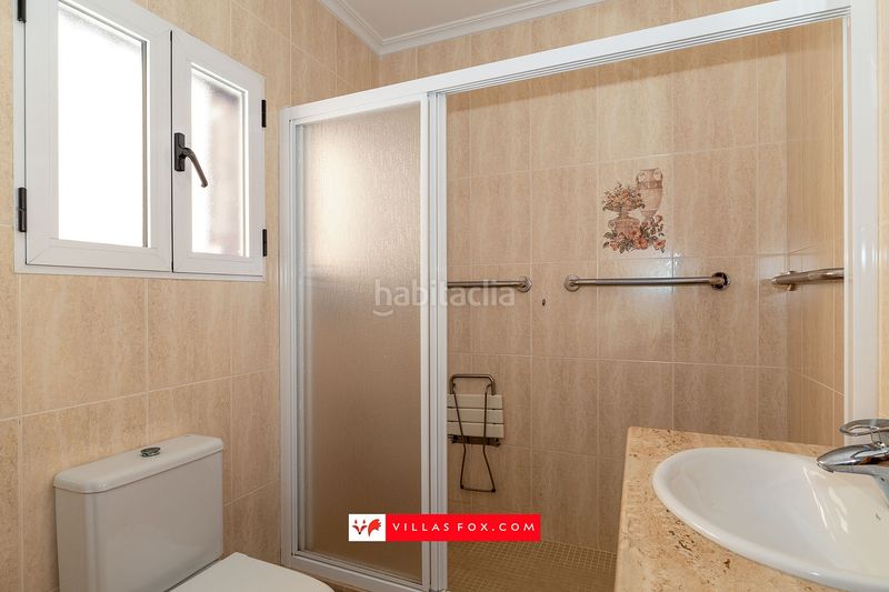 Foto a4910ee0-84f9-4314-bb73-2a9355326d3b. Casa adossada amb aparcament a San Miguel de Salinas