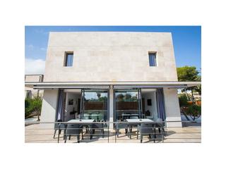 Chalet en Muro. Moderno chalet en playa de muro