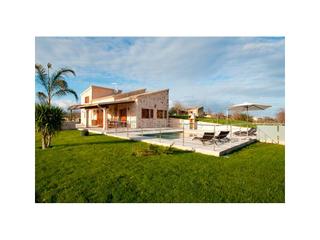 Rent House  N/a. Fantástica villa moderna y rústica en santa margarita  disponibl