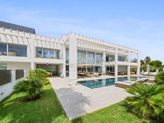 House  N/a. Sensacional villa llena de luz en puerto de pollensa cerca del m