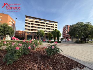 Oficina  Al-nassir. Oficina de 2 plantas y garaje en el vial norte