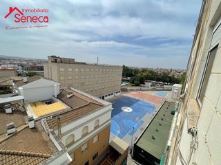 Piso  28 de febrero. Piso exterior con terraza y ascensor en zona sagunto