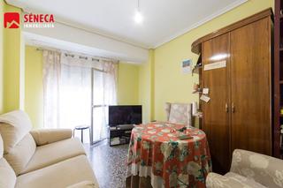 Appartement à Centro. Piso en zona jardines los patos