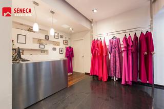 Location Local commercial  Moreria. Edificio en alquiler junto a las tendillas