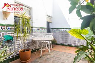 Casa adossada a Campo de la Verdad - Miraflores. Casa con cochera en miraflores