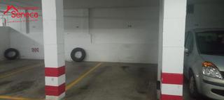 Aparcament cotxe  Acera fuente de la salud. Plaza de garaje en acera fuente de la salud