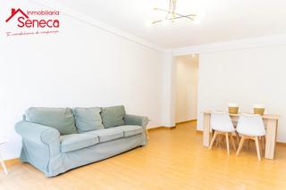 Flat in Ciudad Jardín - Zoco. Piso reformado en ciudad jardín