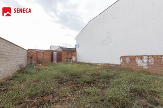 Finca rústica a Villafranca de Córdoba. Construye la casa de tus sueños en este increíble solar urbano d